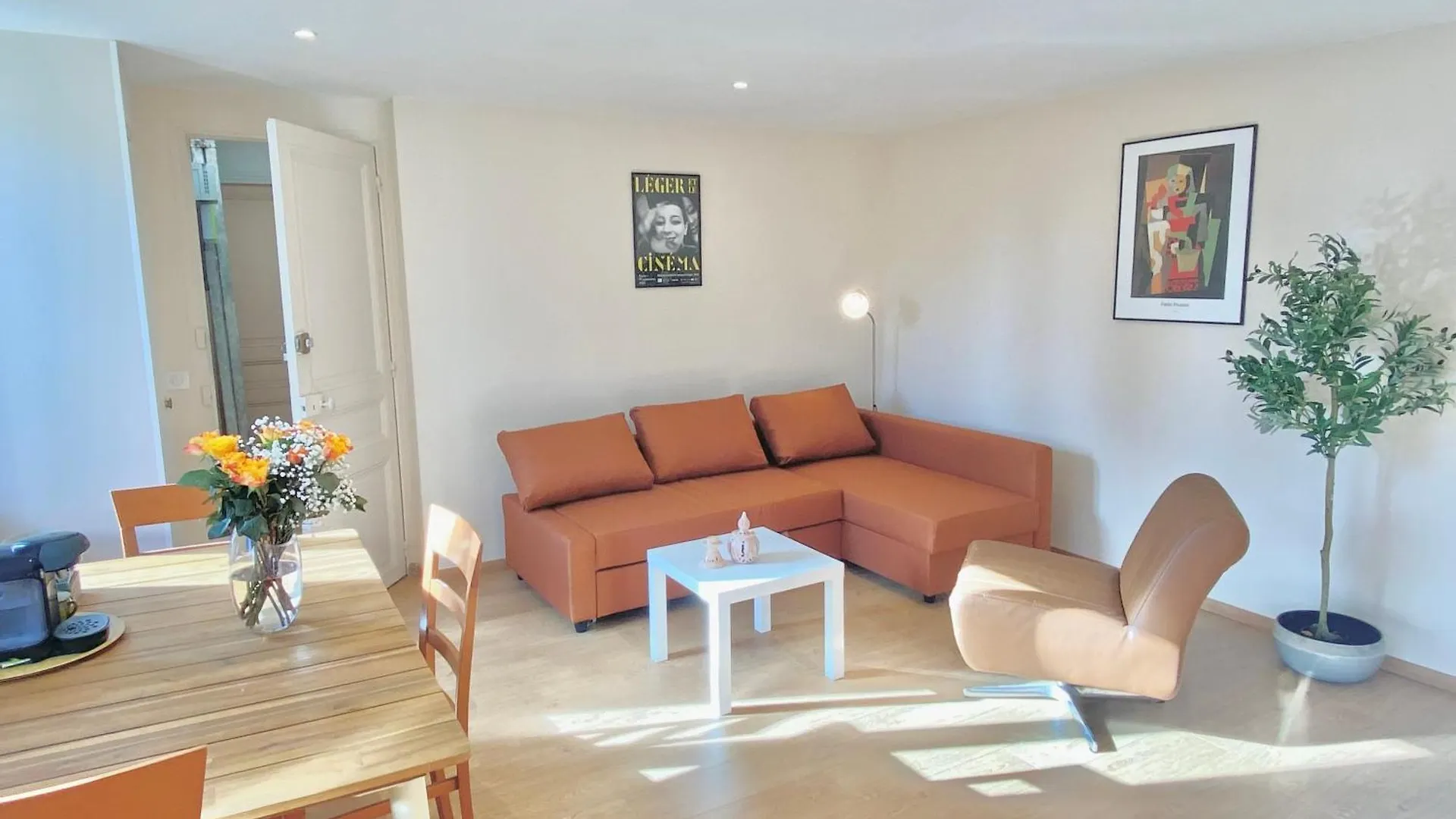 Great Flat! 10 Minute Walk From Train Station And Palais Daire Cannes Fransa